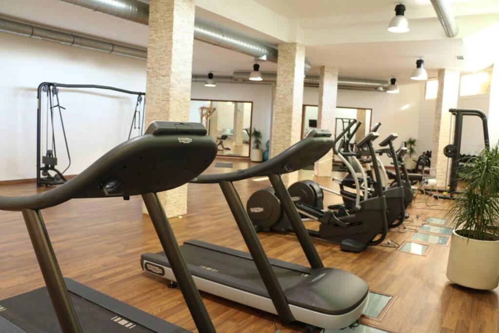 Lagenhet Med 4 Pooler, Gym, Restaurang & Jatte Nara Puerto Banus & Golf Apartament Marbella