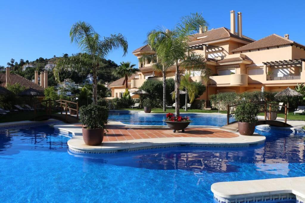 Lagenhet Med 4 Pooler, Gym, Restaurang & Jatte Nara Puerto Banus & Golf Apartament
