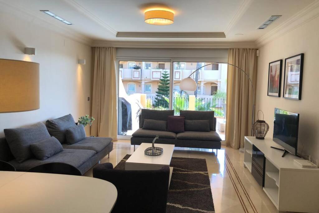 Lagenhet Med 4 Pooler, Gym, Restaurang & Jatte Nara Puerto Banus & Golf Apartament *