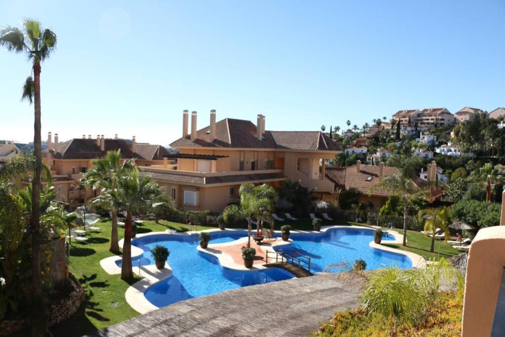 Lagenhet Med 4 Pooler, Gym, Restaurang & Jatte Nara Puerto Banus & Golf Apartament *